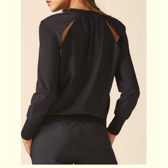 Fabletics Tops - Fabletics long sleeve casual top with shoulder blade cut outs Xs EUC